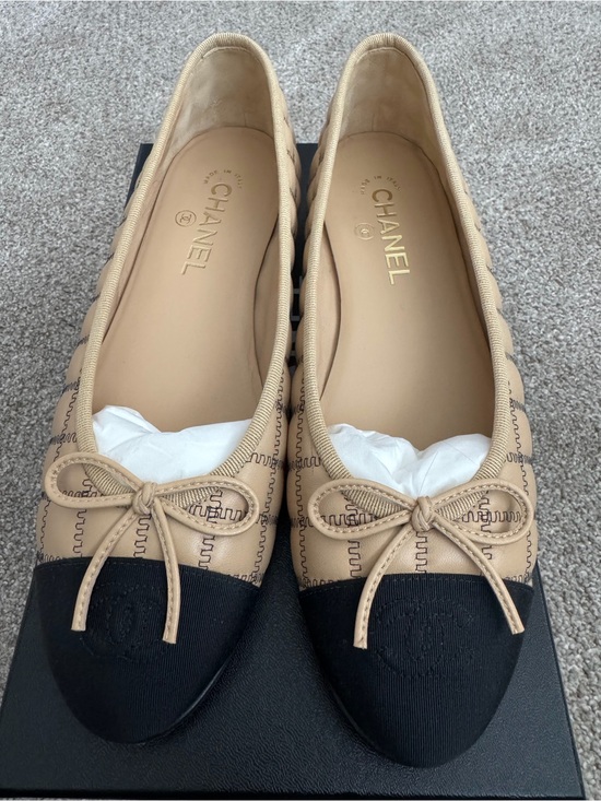 CHANEL Shoes - CHANEL Beige and Black Quilted Cap-Toe Leather Ballet Flats Sz 40